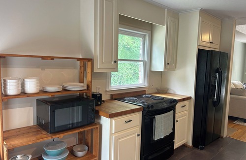 Columbia House | Charming. Convenient. Clean. Quiet. All packed into a 2 bedroom patio home.