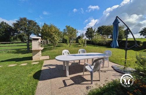 Neuilly-le-Vendin Cottage | Charming Cottage with Terrace, WiFi & Countryside Views in Normandie-Maine, Near Bagnoles de l'Orne