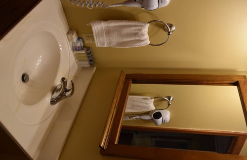 Trego Cottage | Charming Cottage at Heartwood Resort