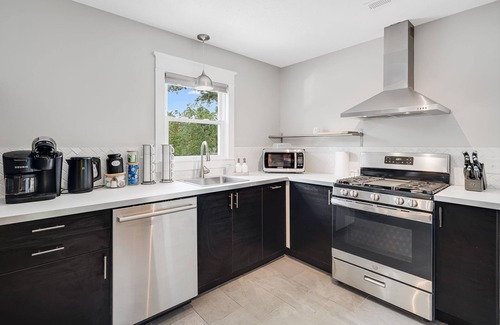 Weaverville House | Charming Cottage in the Heart of Weaverville – Walk to Downtown!