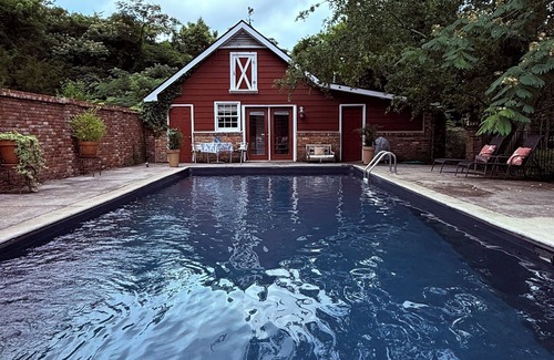 Aiken Cottage | Charming Cottage on South Boundary with pool