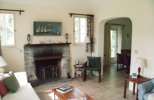 Somerset Village Cottage | Charming Cottage Overlooking Mangrove Bay