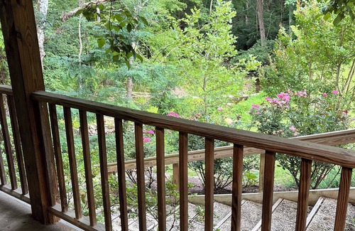 Grottoes Cottage | Charming cottage retreat by Shenandoah National Park and Madison Run Trailhead