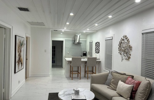 Boynton Beach Cottage | Charming cottage with AC in Boynton Beach - 2 bedrooms