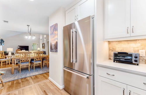West Beach Cottage | Charming cottage yards to beach and recent reno