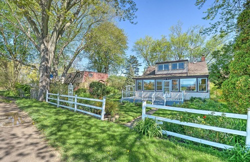 Town of Essex Cottage | Charming Cottage with a View of Lake Erie