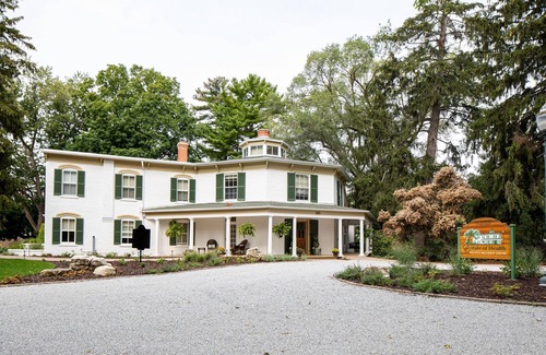 Town of Essex Cottage | Charming Cottage with a View of Lake Erie
