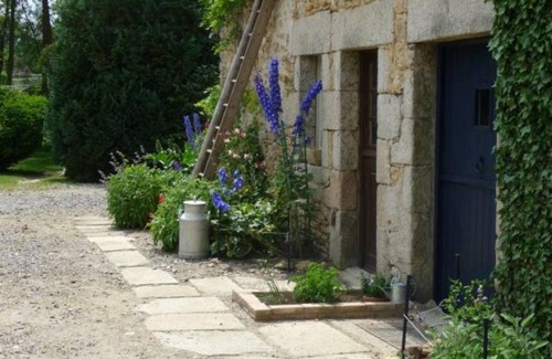 Forges Cottage | Charming Cottage with Garden, Stream, and Modern Amenities near Alençon