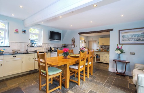 Wimborne Saint Giles House | Charming country cottage in a very quiet village in Dorset. 5 double bedrooms.