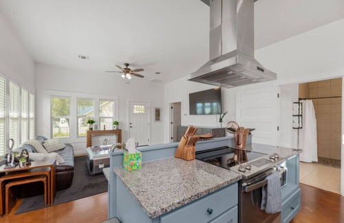 La Grange House | Charming Country Retreat Near Winery, and Brewery