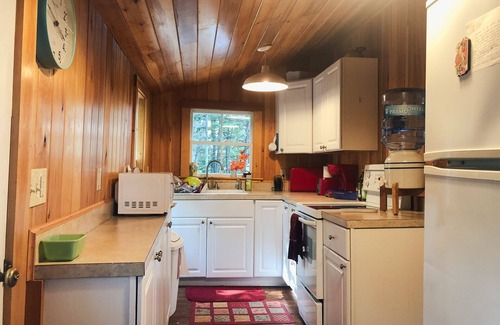 South Thomaston Cottage | Charming, Cozy Oceanfront Cottage on Pleasant Beach, South Thomaston