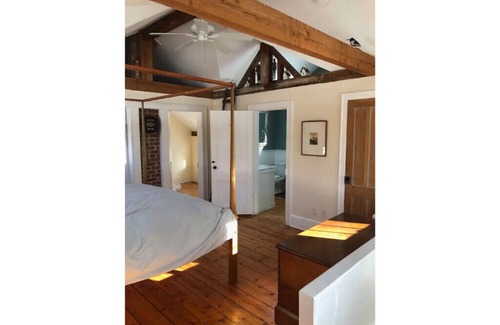 Kingston House | Charming, cozy, romantic 1851 Cottage All Seasons
