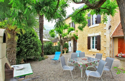 Calviac-en-Perigord Cottage | Charming Dordogne Home with Pool, Scenic Views & Family Amenities