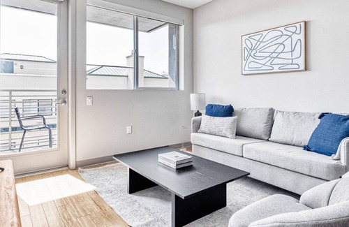 Little Tokyo Apartment | Charming Downtown 2BR w/ Gym & Pool, near Grammy Museum, by Blueground