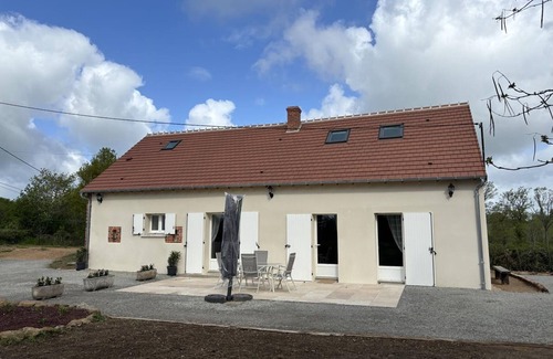 Louroux-Hodement Cottage | Charming Family Home: 6 Guests, AC, Bikes, Near Hiking Trails & Herisson, Modern Amenities