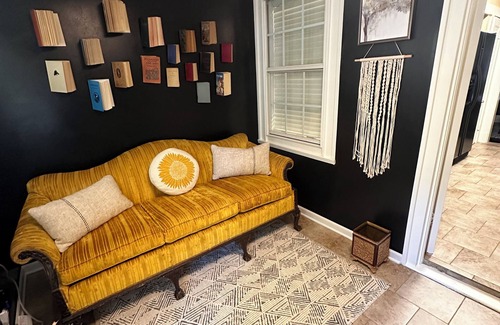 Monroe House | Charming, family-friendly house centrally located in the Garden District!