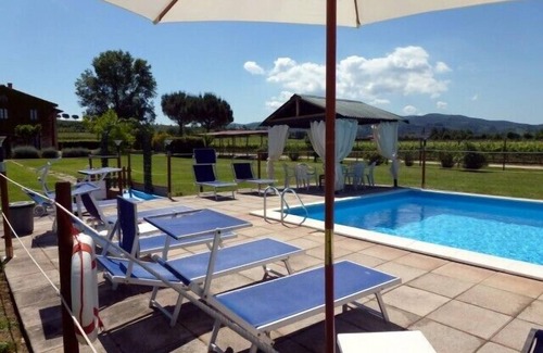 Torgiano Apartment | Charming farmhouse with pool close to Assisi and Perugia in a wine estate