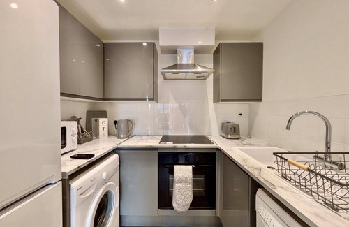 Feltham West Apartment | Charming Flat in Feltham, London