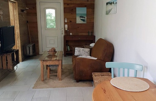 Bourcefranc-le-Chapus Apartment | Charming self-catering cottage, terrace, close to beaches and Ile d'Oléron