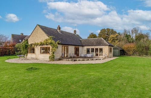 Bourton-on-the-Water House | Charming 3BD Cotswolds Family Retreat