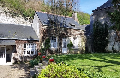 Noizay Cottage | Charming gite between Tours and Amboise, in a winegrower property