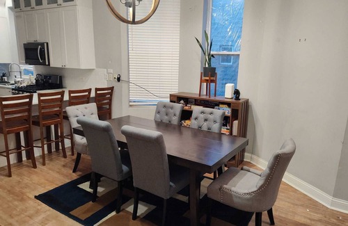 Bronzeville House | Charming grand 3-bedroom house in historic Bronzeville, Chicago.