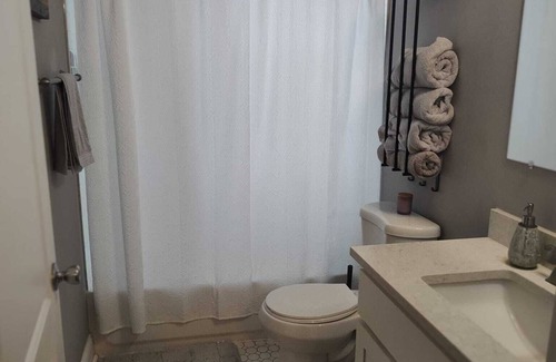 Bronzeville House | Charming grand 3-bedroom house in historic Bronzeville, Chicago.