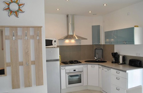 Veigne Cottage | Charming Grange with Terrace near Loire Castles – 2 BR, A/C, WiFi, Pet Free, 700m² Shaded Garden