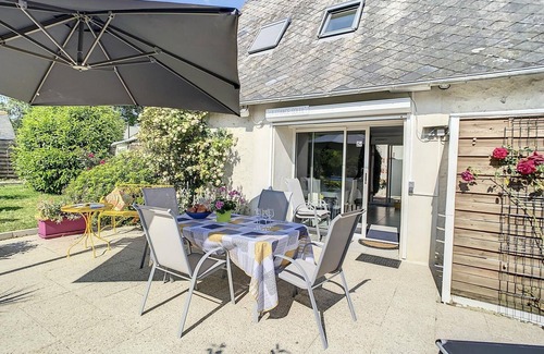 Veigne Cottage | Charming Grange with Terrace near Loire Castles – 2 BR, A/C, WiFi, Pet Free, 700m² Shaded Garden