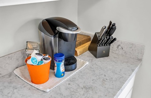 Riverside House | Charming guest house in Riverside near UCR, Mission Inn and Downtown