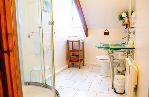 Guilly Bed & Breakfast | Charming Guest Rooms by the Loire