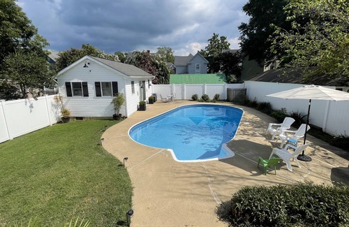 Cambridge Cottage | Charming Guesthouse w/ Pool in Historic Cambridge