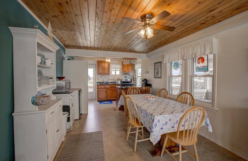 Goshen House | Charming house on the Delaware Bay in delightful Reeds Beach with AC, WiFi