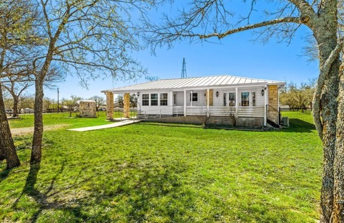 Harper House | Charming, Hill Country Small-town Suite, Centrally located.