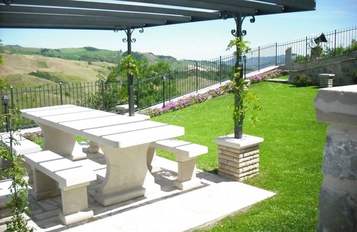 Petrella Guidi Apartment | Charming Hillside Escape