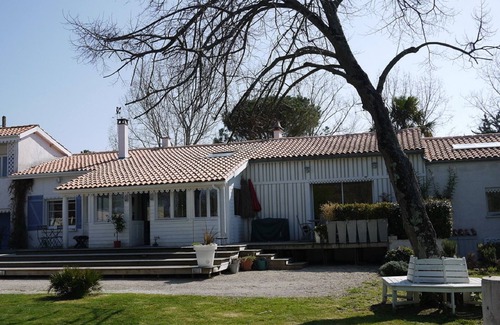 Le Chateau-d'Oleron House | Charming house on park 4300m and heated indoor pool, 14/16P