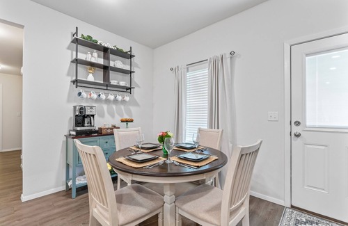 Fayetteville House | Charming Holiday Getaway+2.6 miles from the University of Arkansas