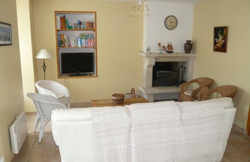 Reville Cottage | Charming home in Reville, 6 guests, modern comfort