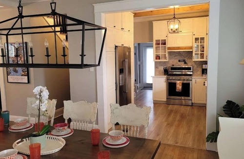 Bayshore Gardens House | Charming home in the heart of South Tampa, two blocks from Bayshore with pool