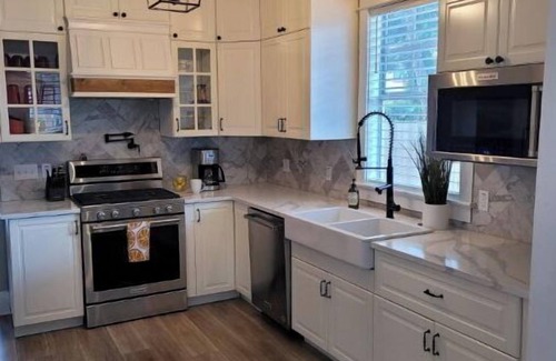 Bayshore Gardens House | Charming home in the heart of South Tampa, two blocks from Bayshore with pool