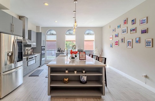 East Downtown Houston Villa | Charming home near stadiums downtown