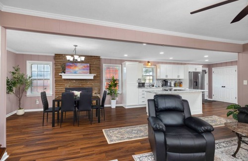 Henning House | Charming Home on 1 Acre w/Game Room, WIFI, AC, EV!