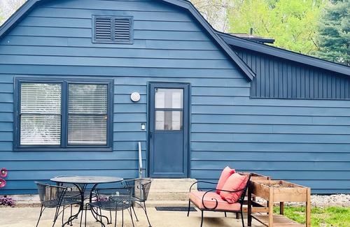 Deedsville House | Charming home on the lake!