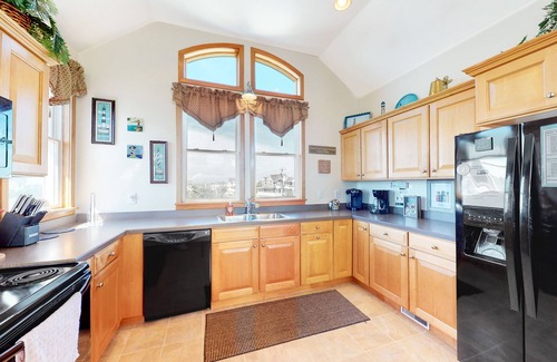 Avon House | Charming home with private pool, hot tub, tropical bar, AC & washer/dryer