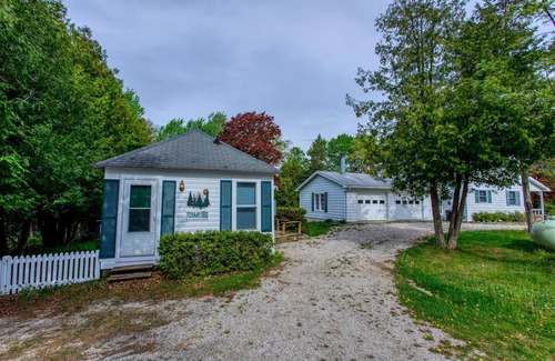 Ephraim Apartment | Charming honeymooners cottage in Ephraim- Charming Deck and privacy!