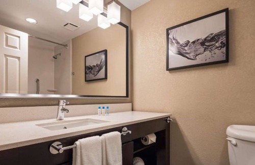 Pembroke Park Hotel | Charming hotel room in fabulous with amenities & close to Hardrock Stadium, FIFA