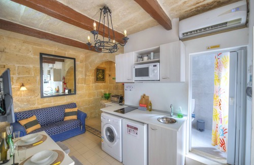 Valletta Ski Chalet | Charming house in the heart of Valletta CPAC1-3