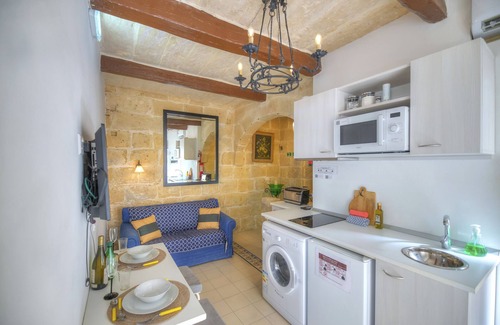 Valletta Ski Chalet | Charming house in the heart of Valletta CPAC1-3