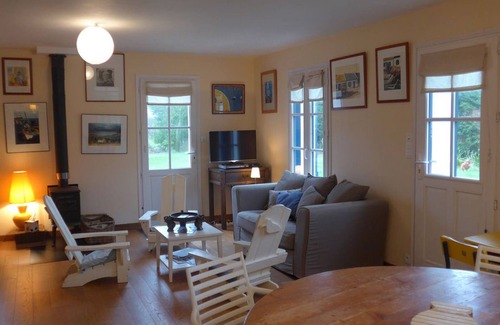 Sauzon House | Charming House Near Donnant Beach - Sleeps 7, Pet-Friendly, No TV, Non-Smoking
