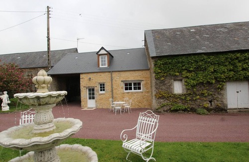 Baupte Cottage | Charming house with enclosed garden and TV, ideal for relaxation